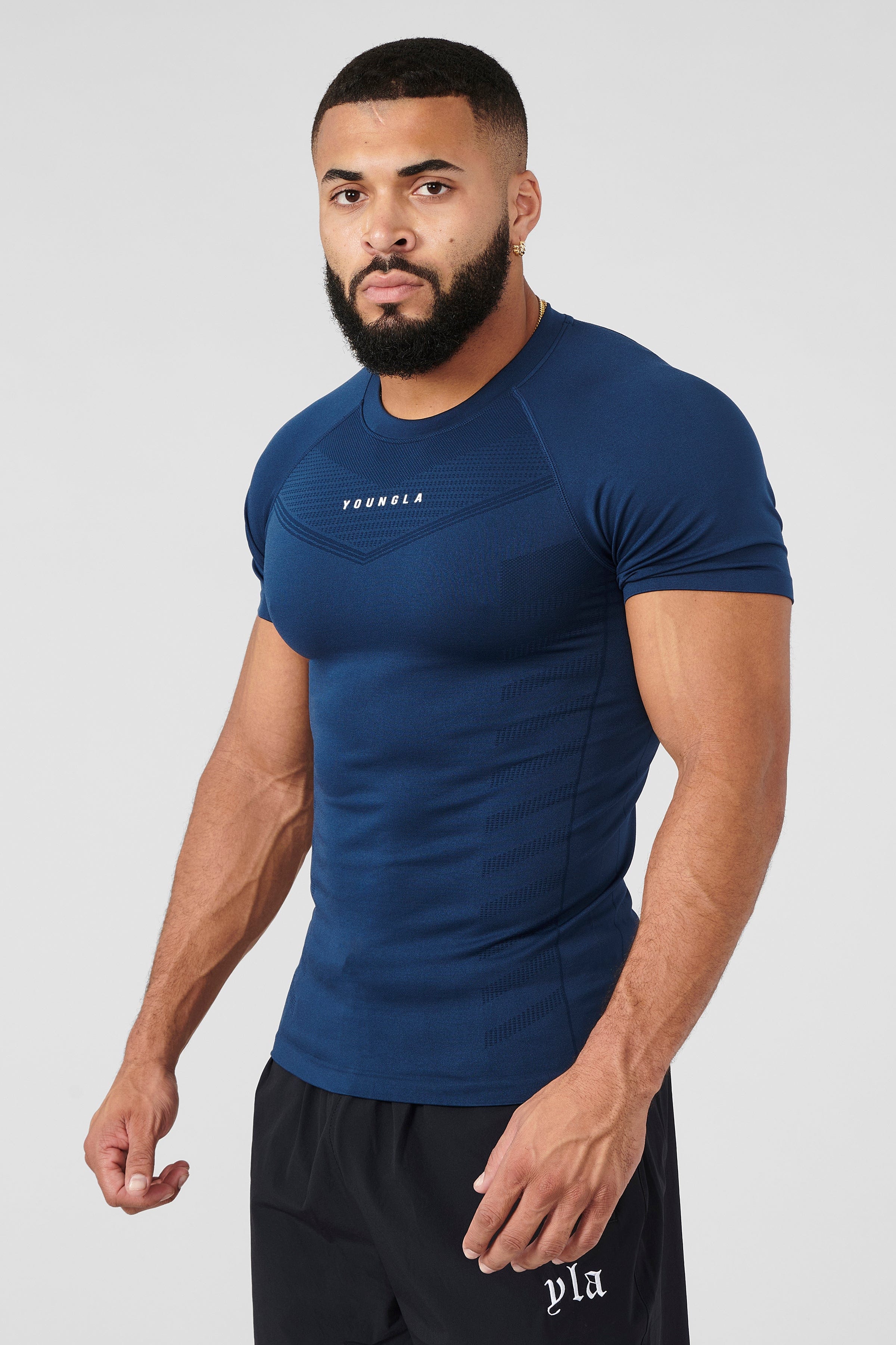 color:Navy
